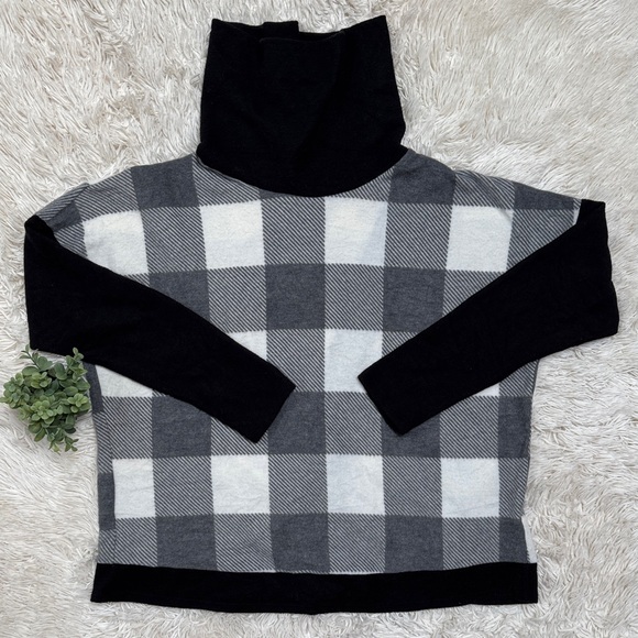 🎉HP🎉White Birch Plaid Turtleneck Hacci Split Back Top 💗 Black Gray & White - Picture 3 of 14